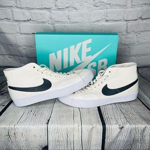 NIKE - SB BLZR COURT MID (Mens 9/ Womens 10.5)